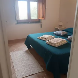 Tana Della Volpe Arbus